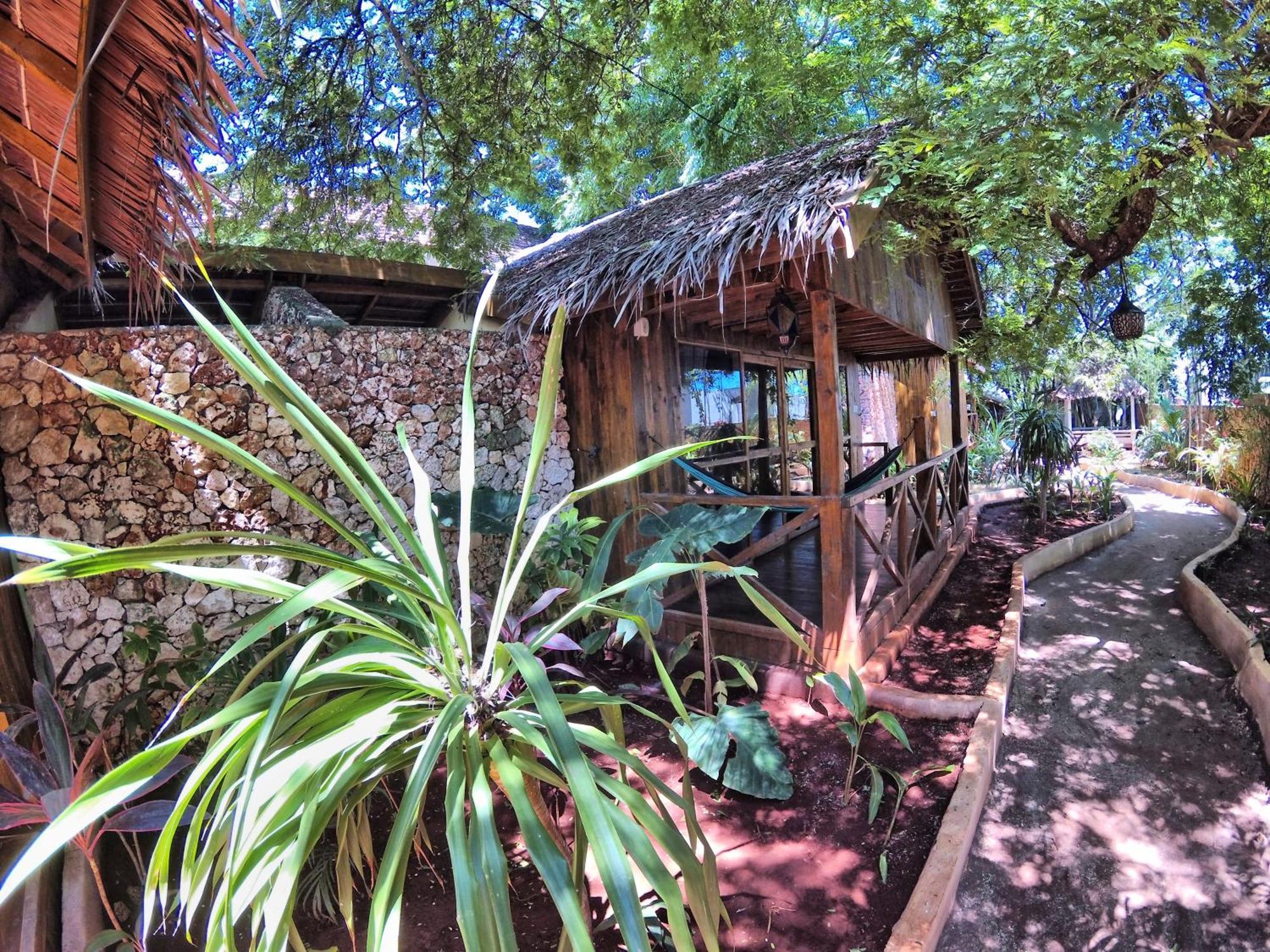 Cosmos Bungalows บิรา ภายนอก รูปภาพ