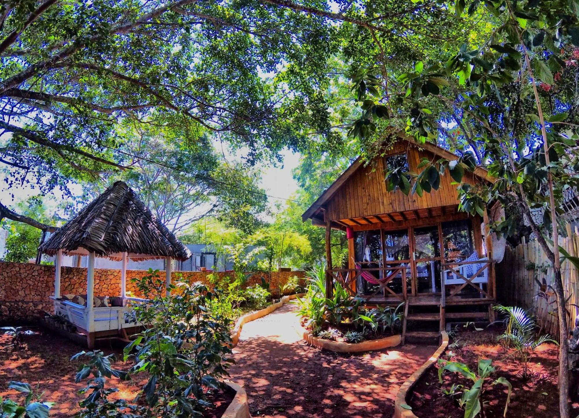 Cosmos Bungalows บิรา ภายนอก รูปภาพ